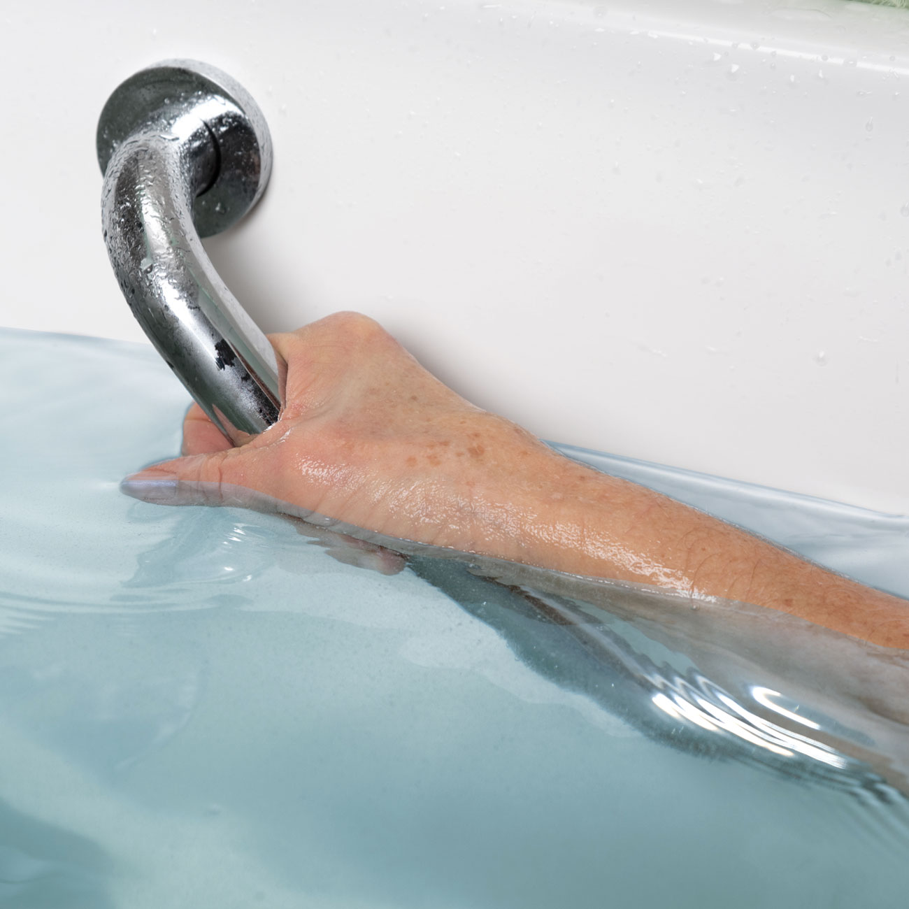Photo of walk-in-tub grab bar being gripped